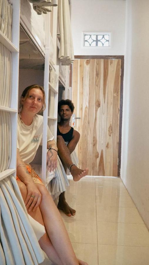 Indonesia Backpacker Hostels Kuta  ภายนอก รูปภาพ