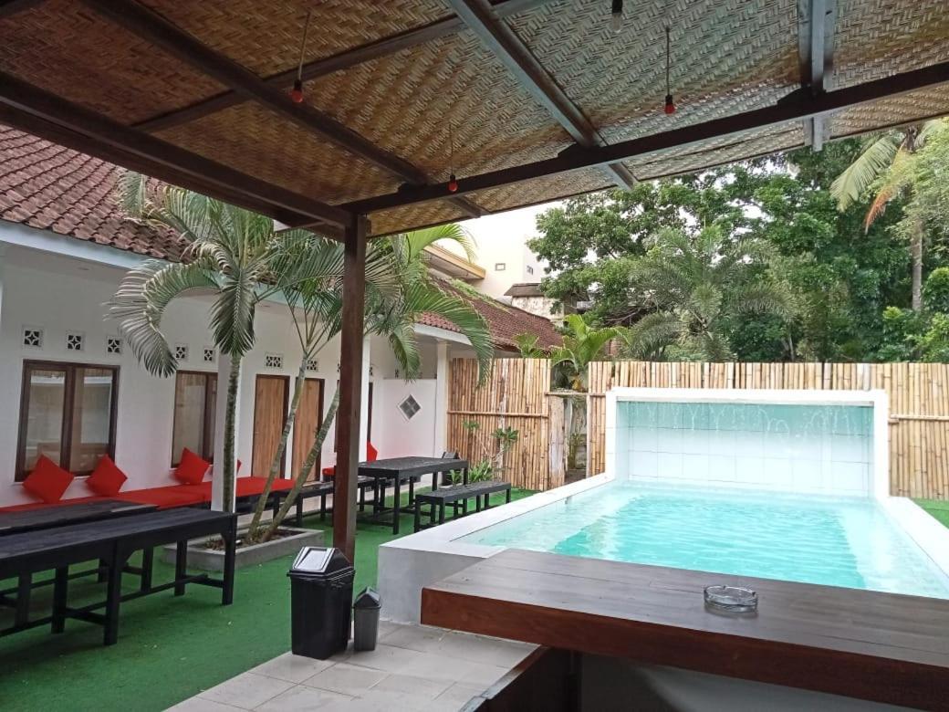 Indonesia Backpacker Hostels Kuta  ภายนอก รูปภาพ