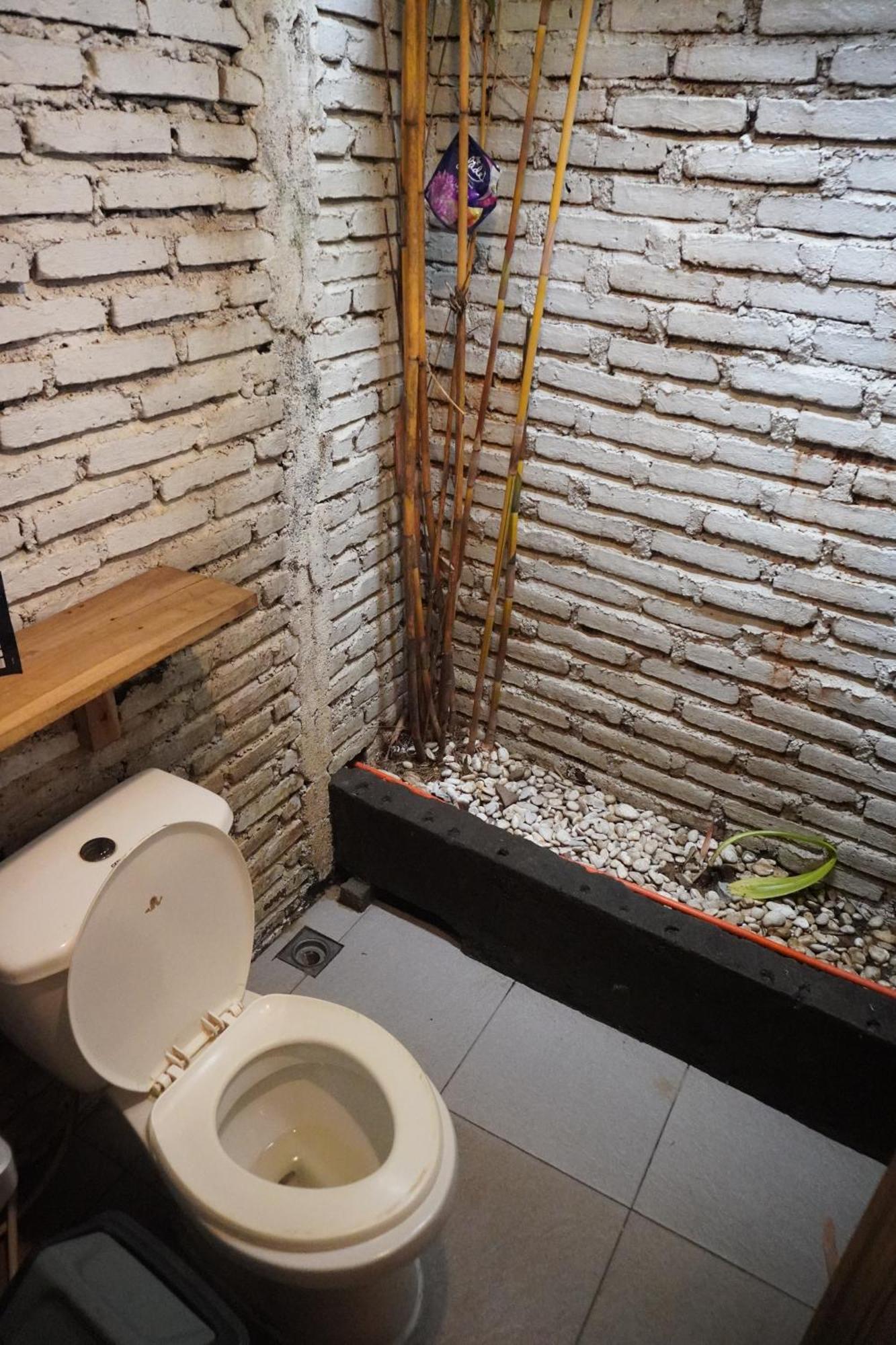 Indonesia Backpacker Hostels Kuta  ภายนอก รูปภาพ