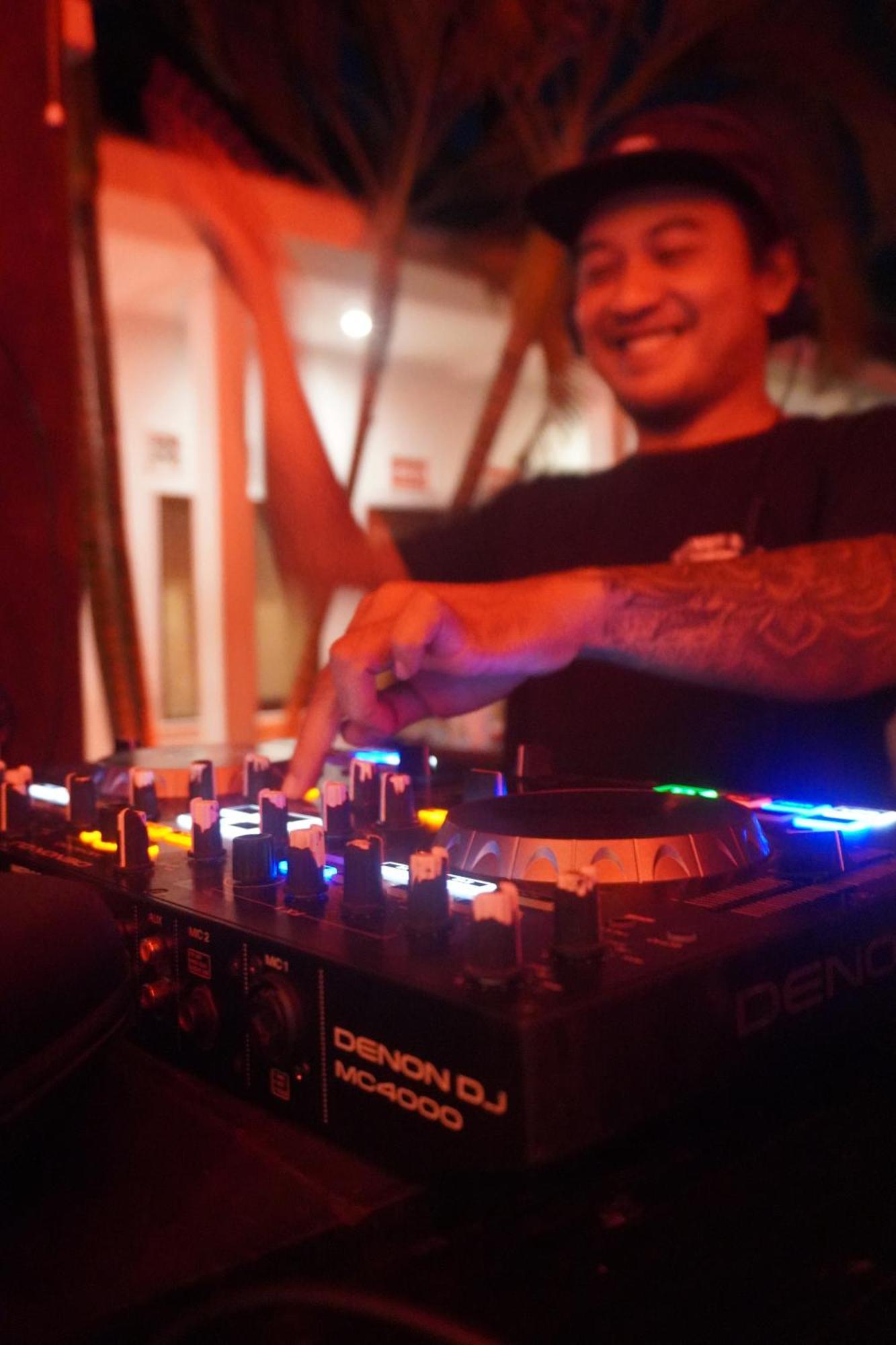 Indonesia Backpacker Hostels Kuta  ภายนอก รูปภาพ