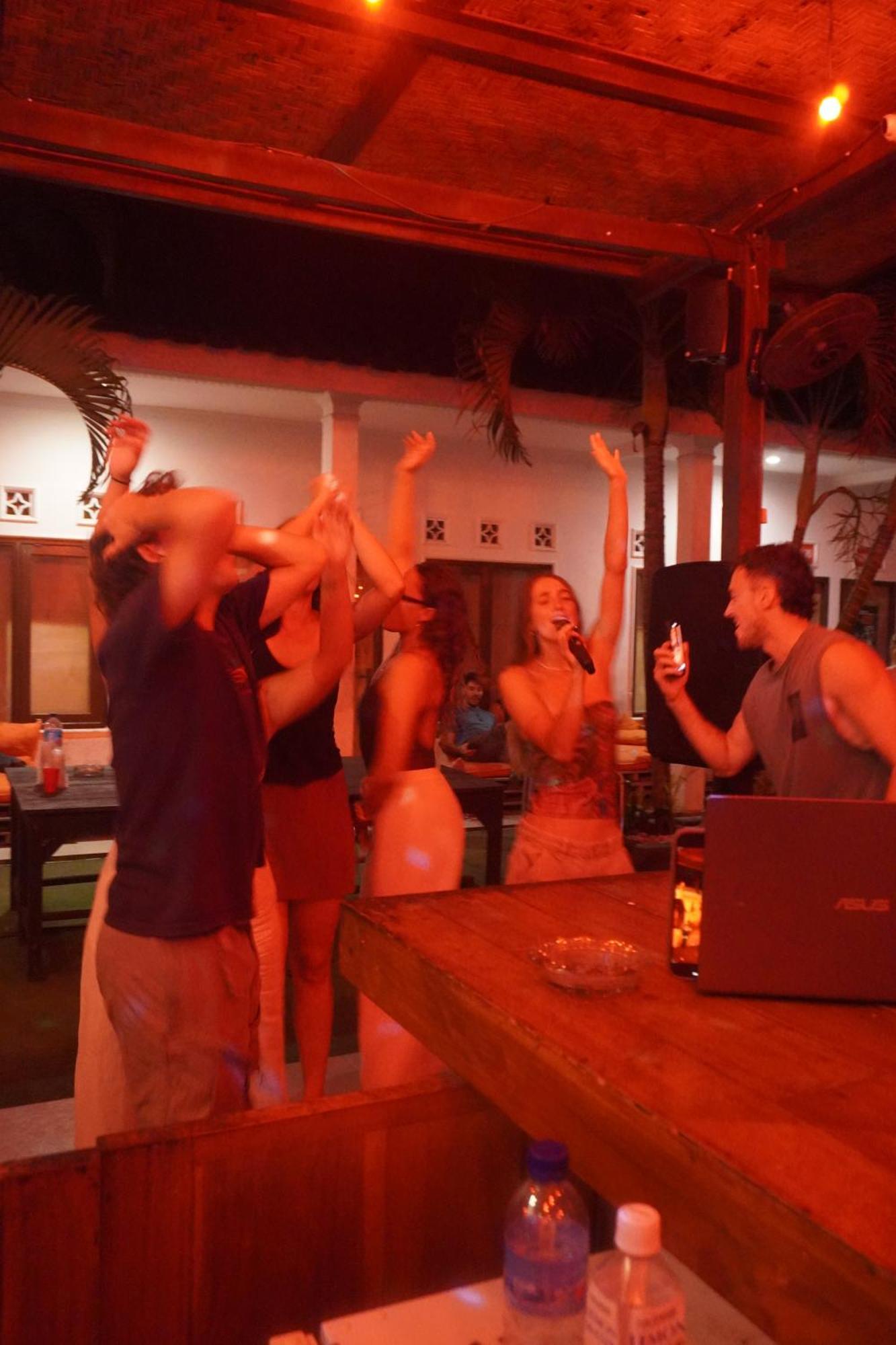 Indonesia Backpacker Hostels Kuta  ภายนอก รูปภาพ