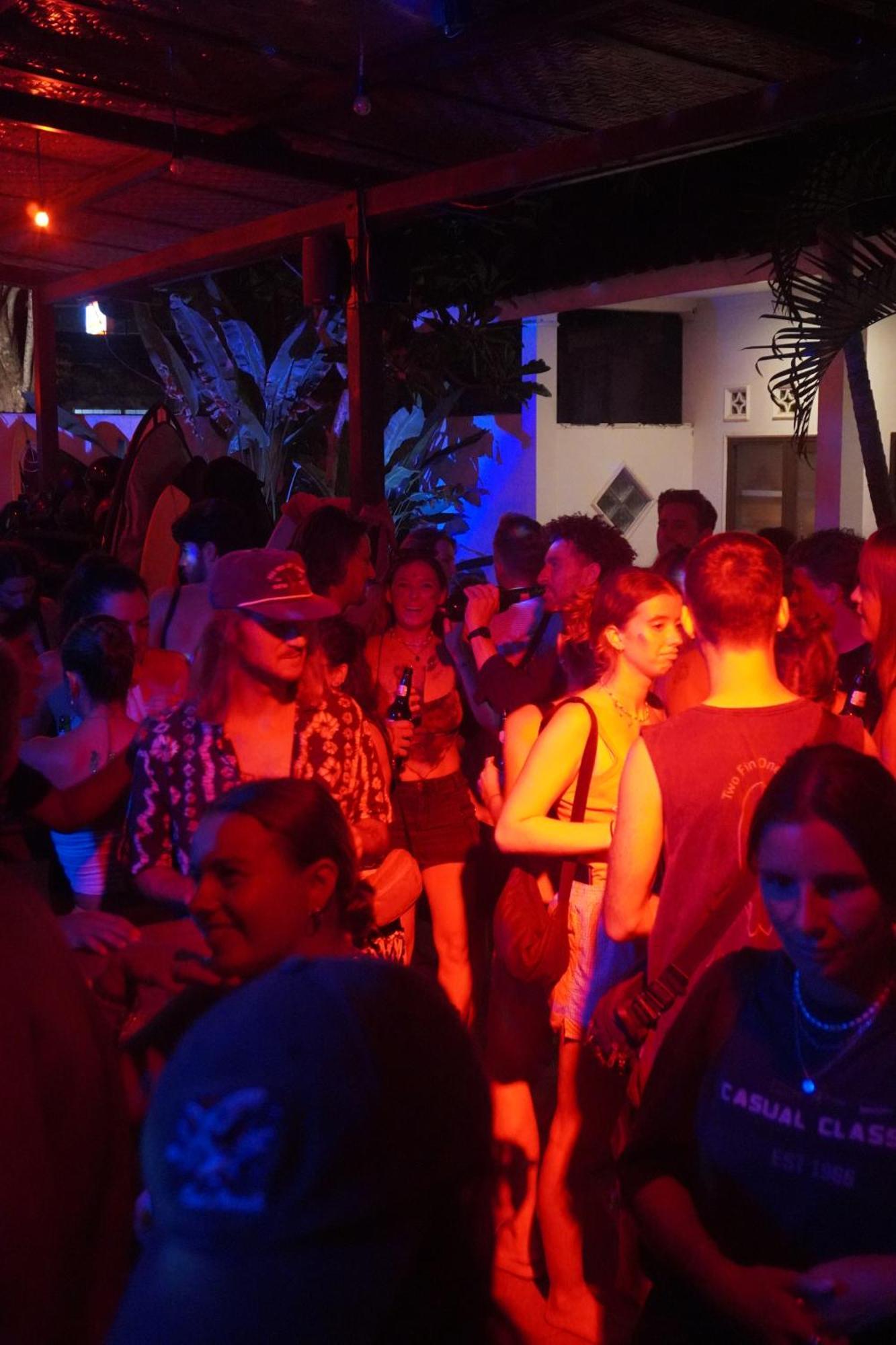 Indonesia Backpacker Hostels Kuta  ภายนอก รูปภาพ