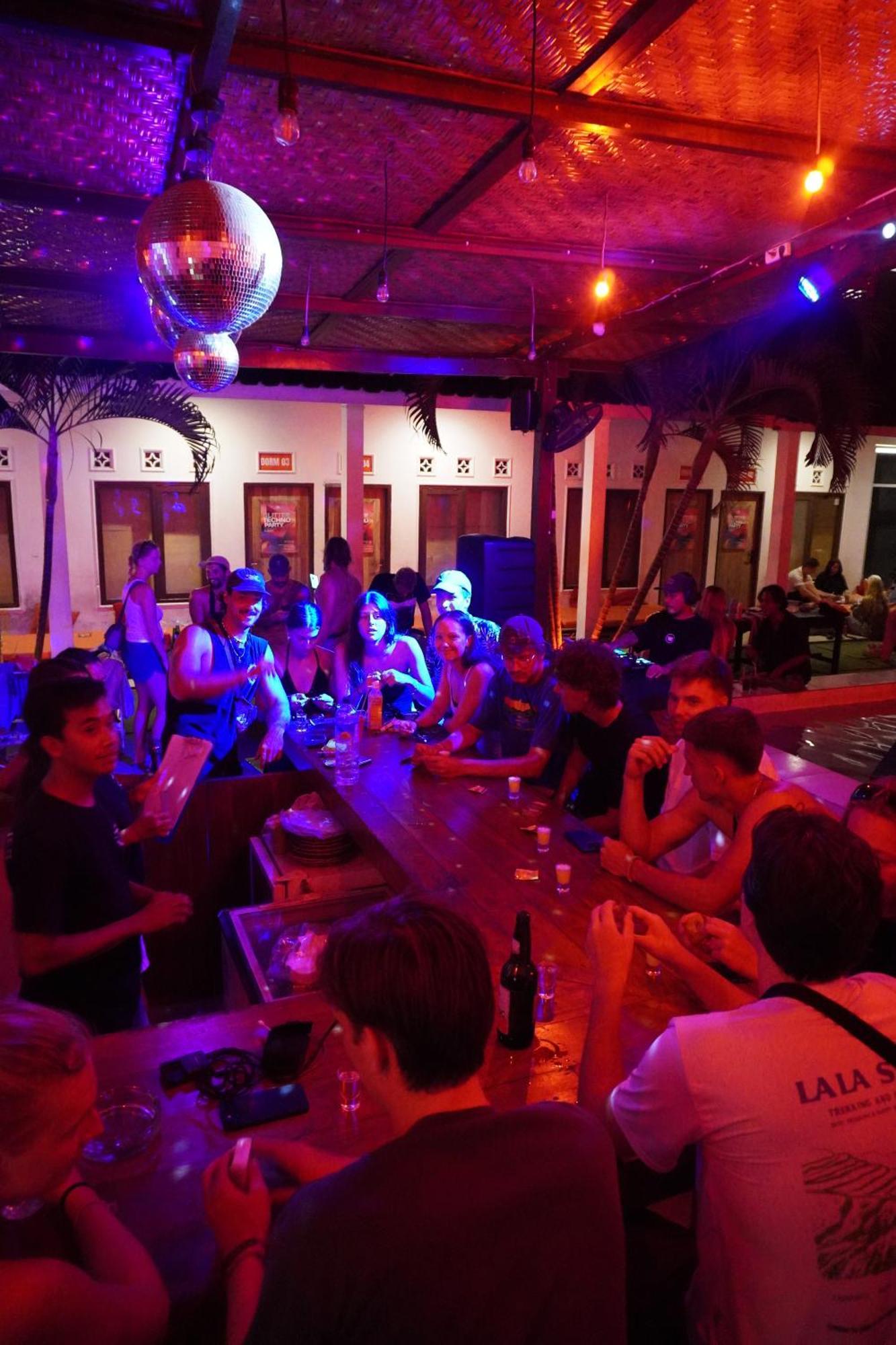 Indonesia Backpacker Hostels Kuta  ภายนอก รูปภาพ
